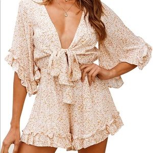 ☀️flowered romper☀️ NWOT